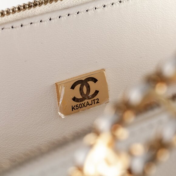 Chanel Quilted White Caviar Pick Me Up Vanity Case Gorgeous Condition! - Picture 6 of 11